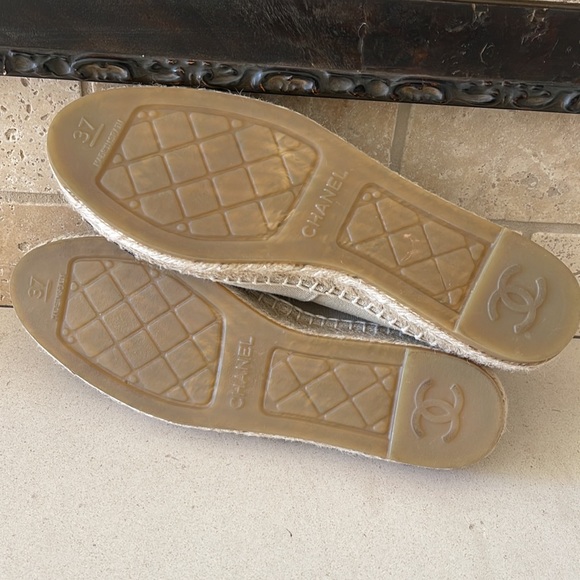 BRAND NEW Size 7 CHANEL Espadrilles in Beige and Black - Picture 6 of 12